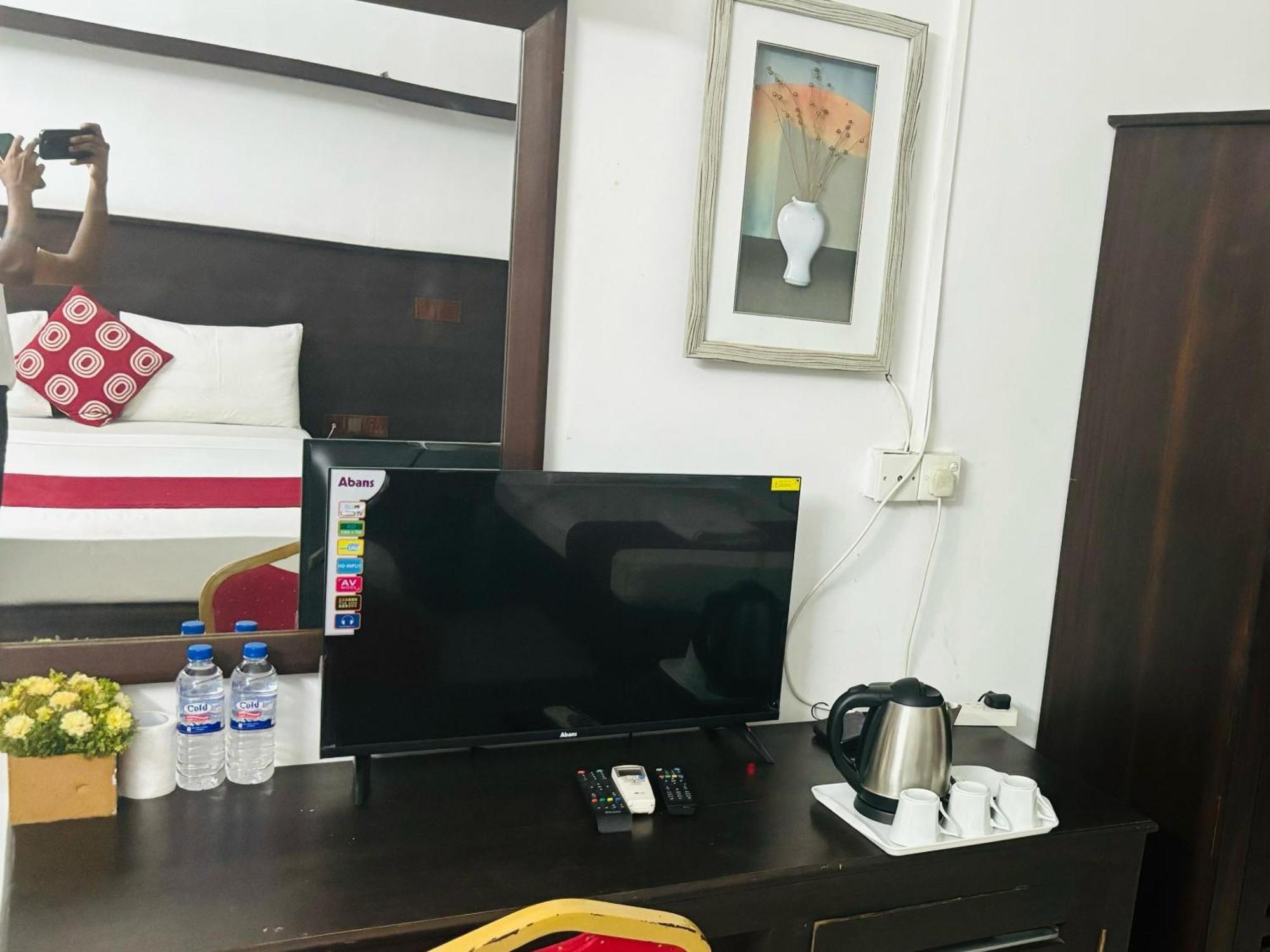 Hotel Nelly Vavuniya Bilik gambar